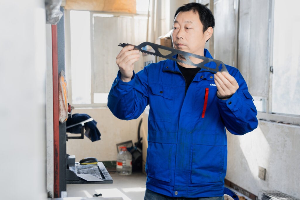 P02 1 S05 2 检测锯片外观