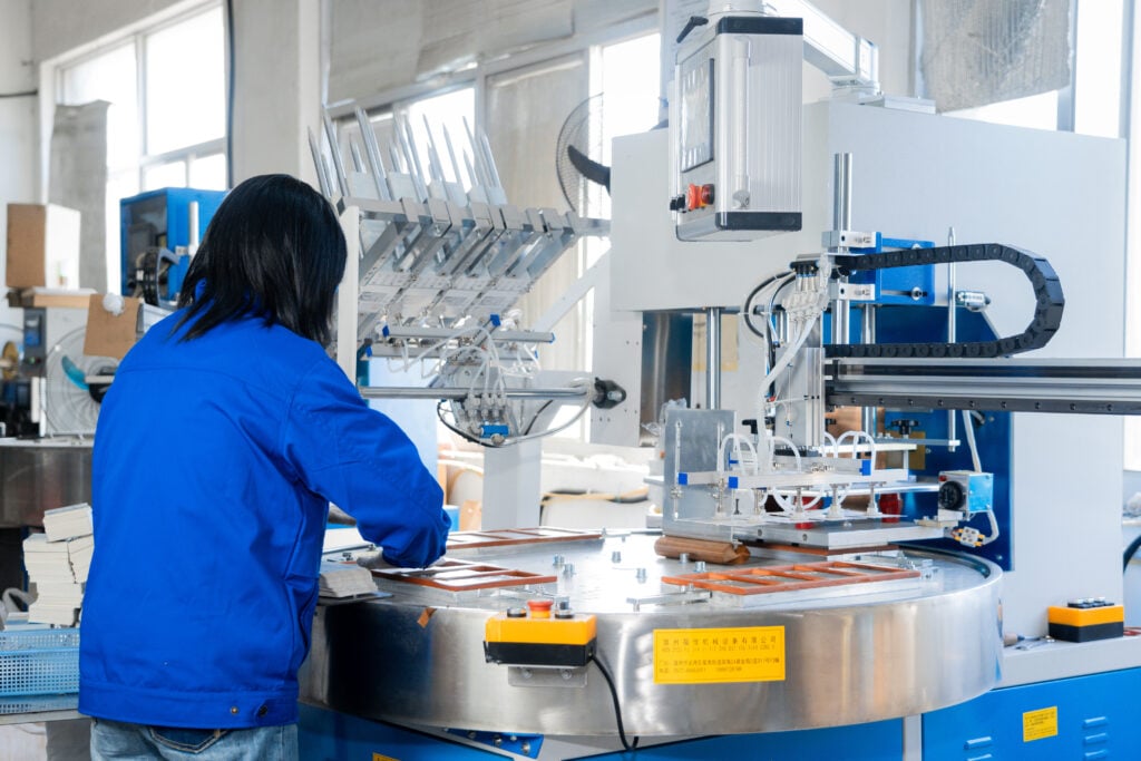 P03 1 S03 先进自动化设备特写