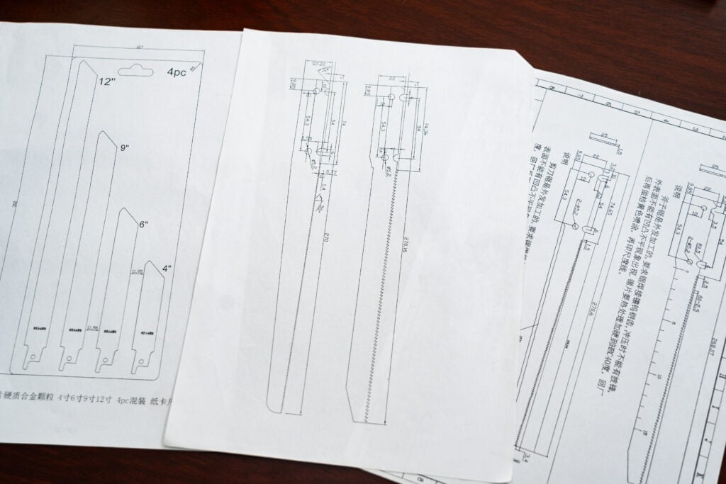 P03 5 S04 桌面上放有往复锯片的设计稿